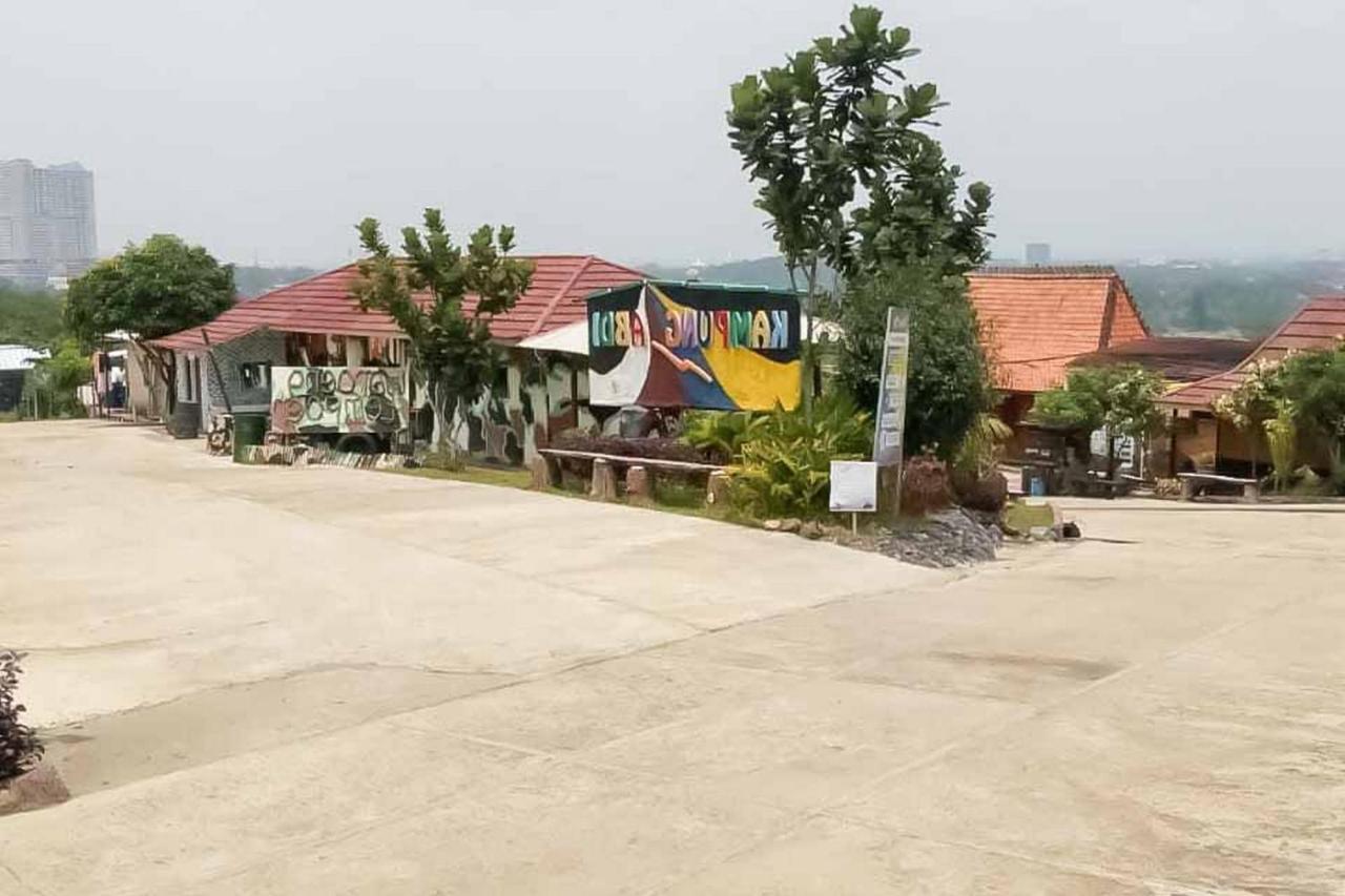Kampung Abdi Resort Syariah Mitra Reddoorz Bogor Exterior foto